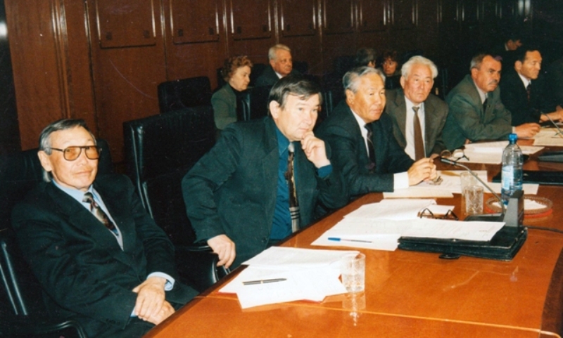 Профсоюзная сторона на заседании республиканской трехсторонней комиссии. 1990-е годы